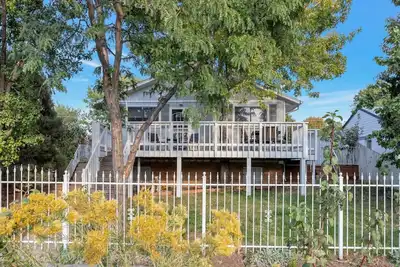 Image de Oasis in the City - Easy Access via train to Airport & Downtown