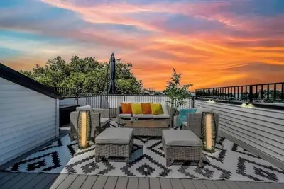 Image de Bright and Modern Lux Rooftop Retreat w\/ Nyc Views! \n