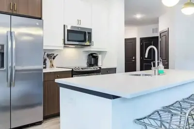 Image de Charming 1-bedroom apartment in Atlanta with Ac, WiFi, fitness, office space.