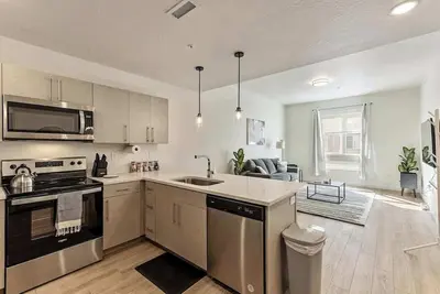 Image de Pool + Hot tub | King Bed | Game Room | Parking