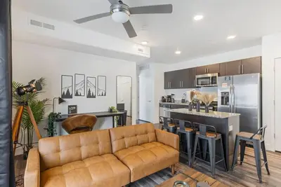 Image de Dt Slc | King Bed | Gym | Parking | Walk Score 90