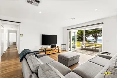 Image de The Esplanade- Beach front, Luxury, Sleeps 8, Luxury, Parking, Aircon
