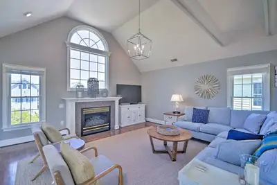 Stylish Coastal Hm~Walk to Beach