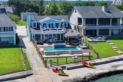 Image de Bayfront Luxury House with Pool near Kemah Boardwalk with Pier