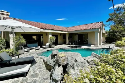 Image de “Luxe Living”: Modern elegance, top-tier amenities, and stunning views, managed by Greenday!