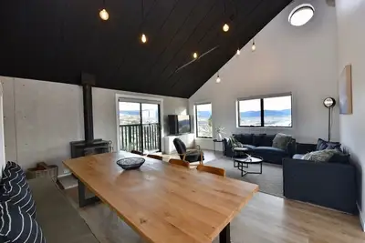 Image de Spacious Alpine Escape with mountain & lake views