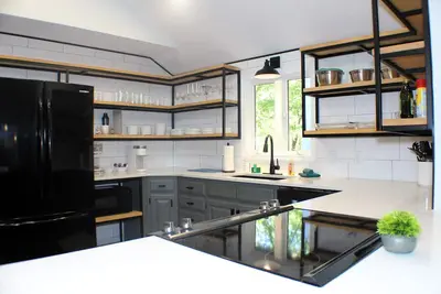 Image de Chic Home in the Peaceful Woods
