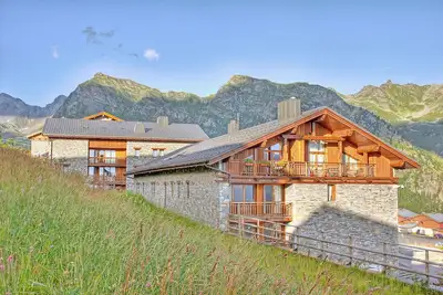 Image de Ski aux pieds | Piscine et sauna | Balcon privé