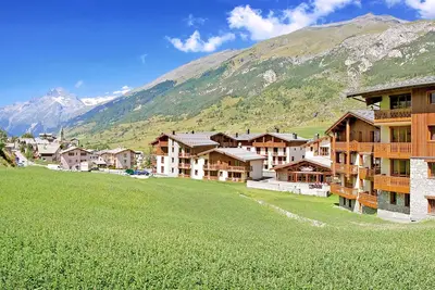 Image de Ski aux pieds | Vues imprenables | Piscine + sauna