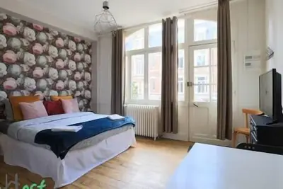 Image de Studio, Au pied du Beffroi