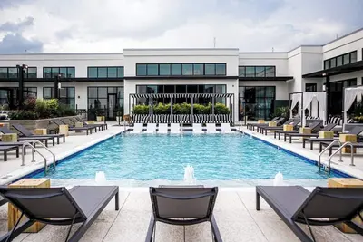 Image de Chic 1-Bedroom Apartment in Atlanta – Modern Comfort Meets City Living! \n\n