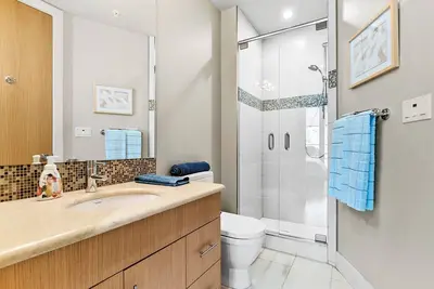 Image de Top Floor Penthouse with Pool, gym and Boat Slip