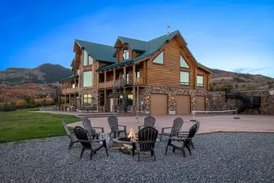 Image de Pool in Cabin, Sleeps 55+, Tons of Parking