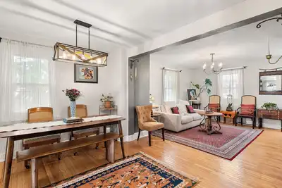 Image de Sophia's Garden Chalet-Quality/4br/2b/3Car-P/Hvac/Wifi/WalkZ/College/Kid/Up to 8