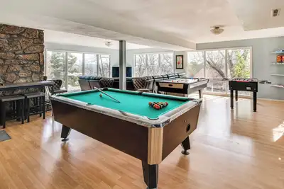 Image de 5 Mi to Area Attractions: Home w/ Indoor Hot Tub