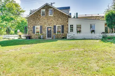 Image de Cottage w/ Furnished Patio & Garden: Dtwn Leesburg