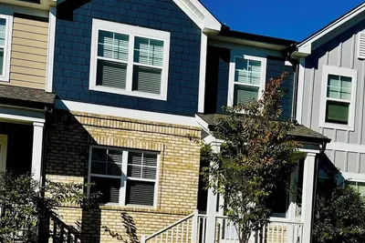 Image de Charming 3-bedroom townhome! It's cozy, pristine & 15 minutes to awesome Raleigh