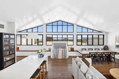 Image de Luxurious Beach House with Breath-taking Views