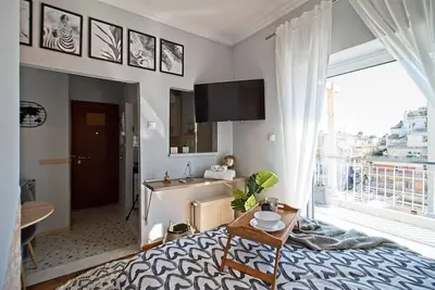 Image de Athenian Sun-Kissed Penthouse with huge Balcony!