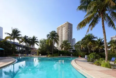 Image de Ocean Reserve Luxury Condos Across from Sunny Isles Beach