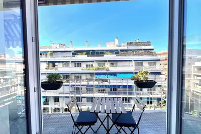 Image de Grande studio lumineux avec balcon