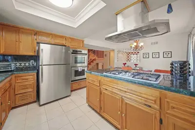Image de 5 Br Jacuzzi |12 mins to Disney | Knotts | Beach