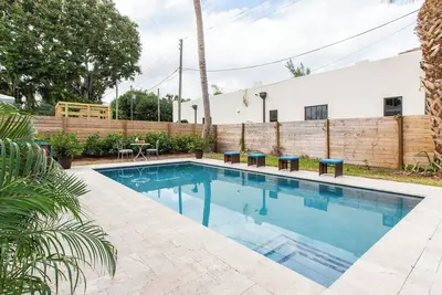 Image de Blue Lagoon - Heated Pool, Mins to Wpb + Dt