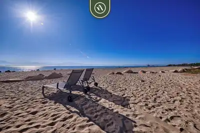 Image de Beachfront 2br Condo - Pools - Beach - Gym