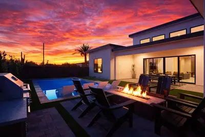 Image de Ember-Pool Heat Available-In North Scottsdale