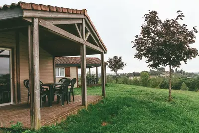 Chalet With Dishwasher on a Hill