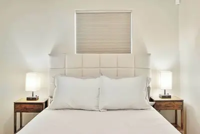 Image de Prime Location | Quick Access to Downtown & UofA