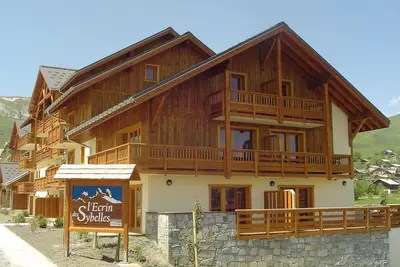 Image de Spacious Apartment 500 m. From the Slopes of Les Sybelles