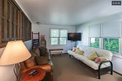 Image de North East Lake House Unit #2 with private deck