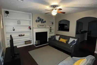 Image de Cozy 3-bedroom home with WiFi and Ac near the Airport