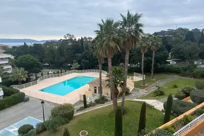 Image de A 5 minutes du port et plage avec vue mer et climatisation, piscine T3 de 79 m2