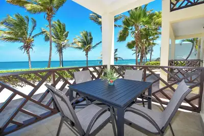 Image de Come stay at this three Bedroom Beach Front Apartment!