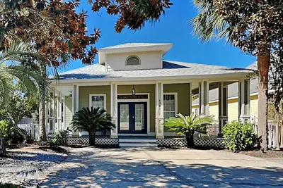 Image de Beautiful home w/ gas fireplace, 2 adult bikes + included beach gear