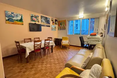 Image de Bien situé, au calme, prés de la tour Eiffel. \nidéal pour une famille