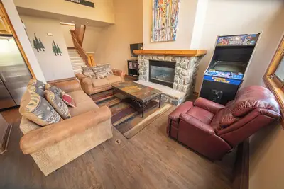 Image de Walk to the Slopes! Private laundry and garage!