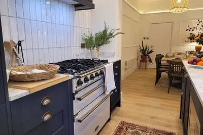Image de Rose Villa - Hot Tub - Town Centre Location