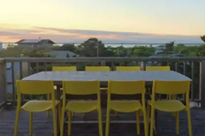 Image de Treetop Beach House with Amazing Views of Bay & Ocean in Davis Park, Fire Island