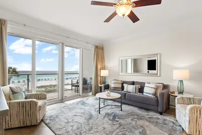 Image de Updated 2br gulf-view condo, balcony, spring deals & summer ready!