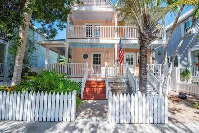 Image de Cabana at the Golf Club-Monthly Rental Charming 2-Bedroom Golf Course Retreat