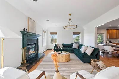 Image de Elegant Home w/7BRs, Game Room, Luxury Yard, Pool