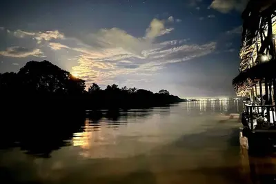 Image de Amazon. Kurupira floating hut. Suit Room