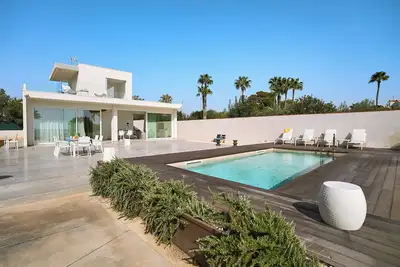 Image de Mary's Sister Villa, modern style in front the sea. Just a unique place!