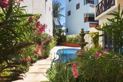Image de Third floor Penthouse Condo with a view of the Caribben Sea