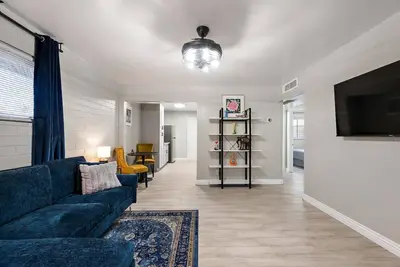 Image de Chic 2br Getaway with Bbq & Ev Charger | Sleeps 4