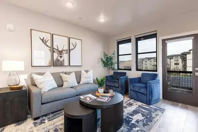 Image de Mayflower Lakeside Retreat New Listing