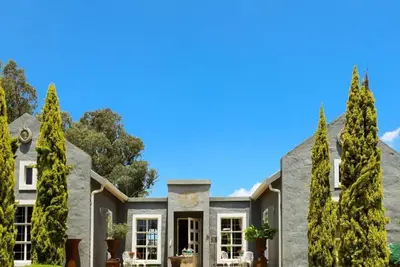 Image de Country Retreat: Tranquil 3-Bedroom Farmhouse in Magaliesburg\n